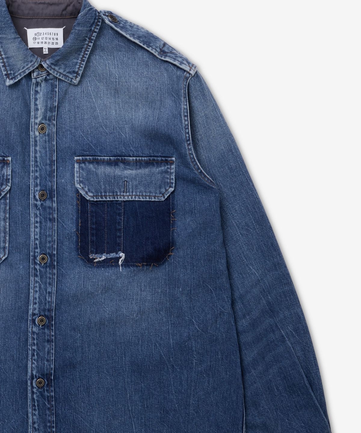 메종 마르지엘라(MAISON MARGIELA) 워시드 롱슬리브 데님 셔츠 - 블루 / S50DT0064M30034961