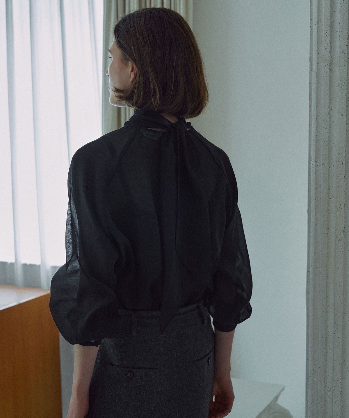라메레이(LAMEREI) Tie See-through Blouse[LMBFCO25SH314]-2color