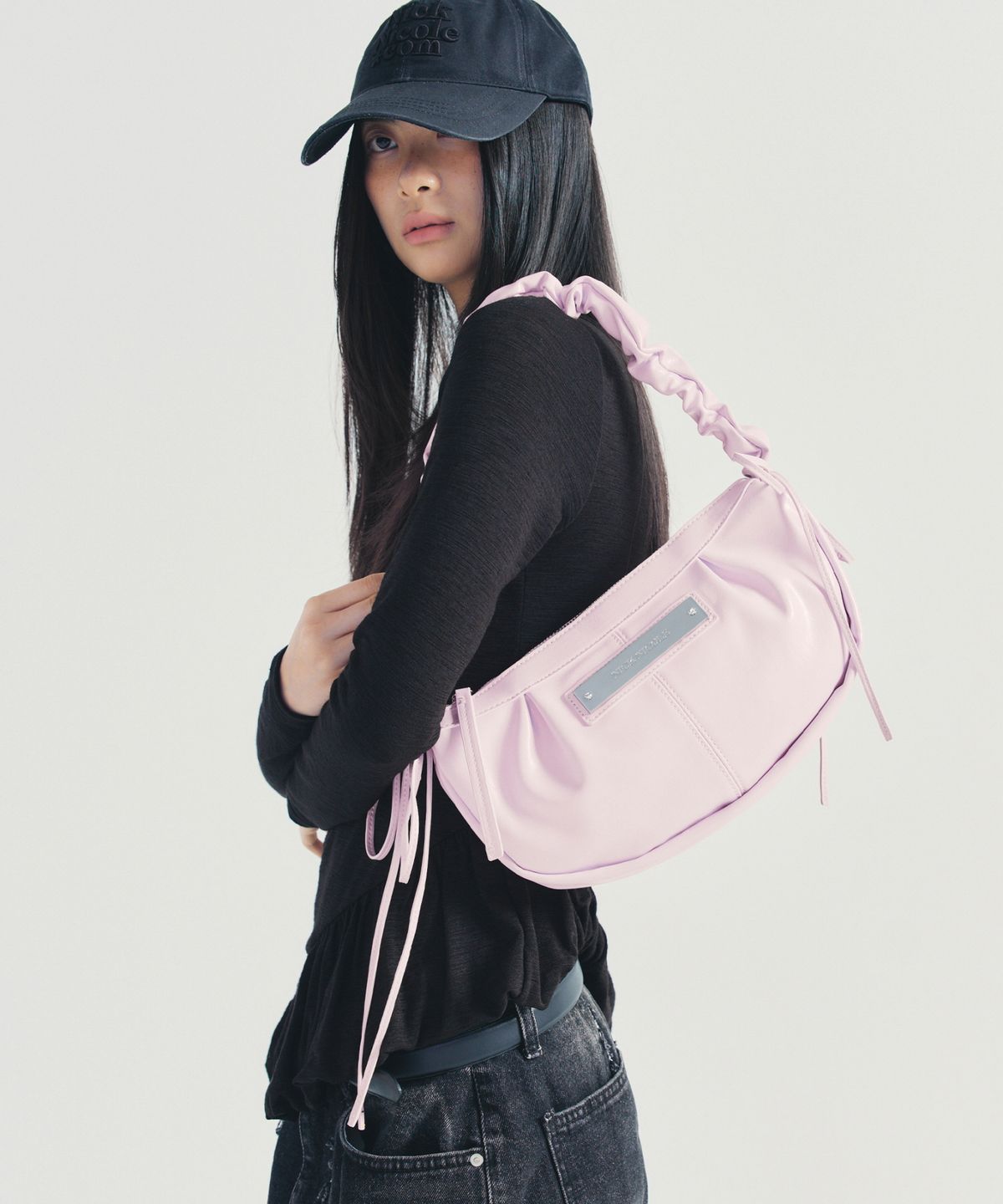 닉앤니콜(NICK&NICOLE) CRYSTAL SHIRRING RIBBON ROUND BAG_BABY PINK