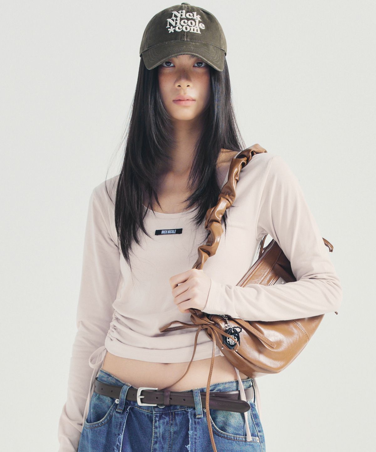 닉앤니콜(NICK&NICOLE) CRYSTAL SHIRRING RIBBON ROUND BAG_BROWN