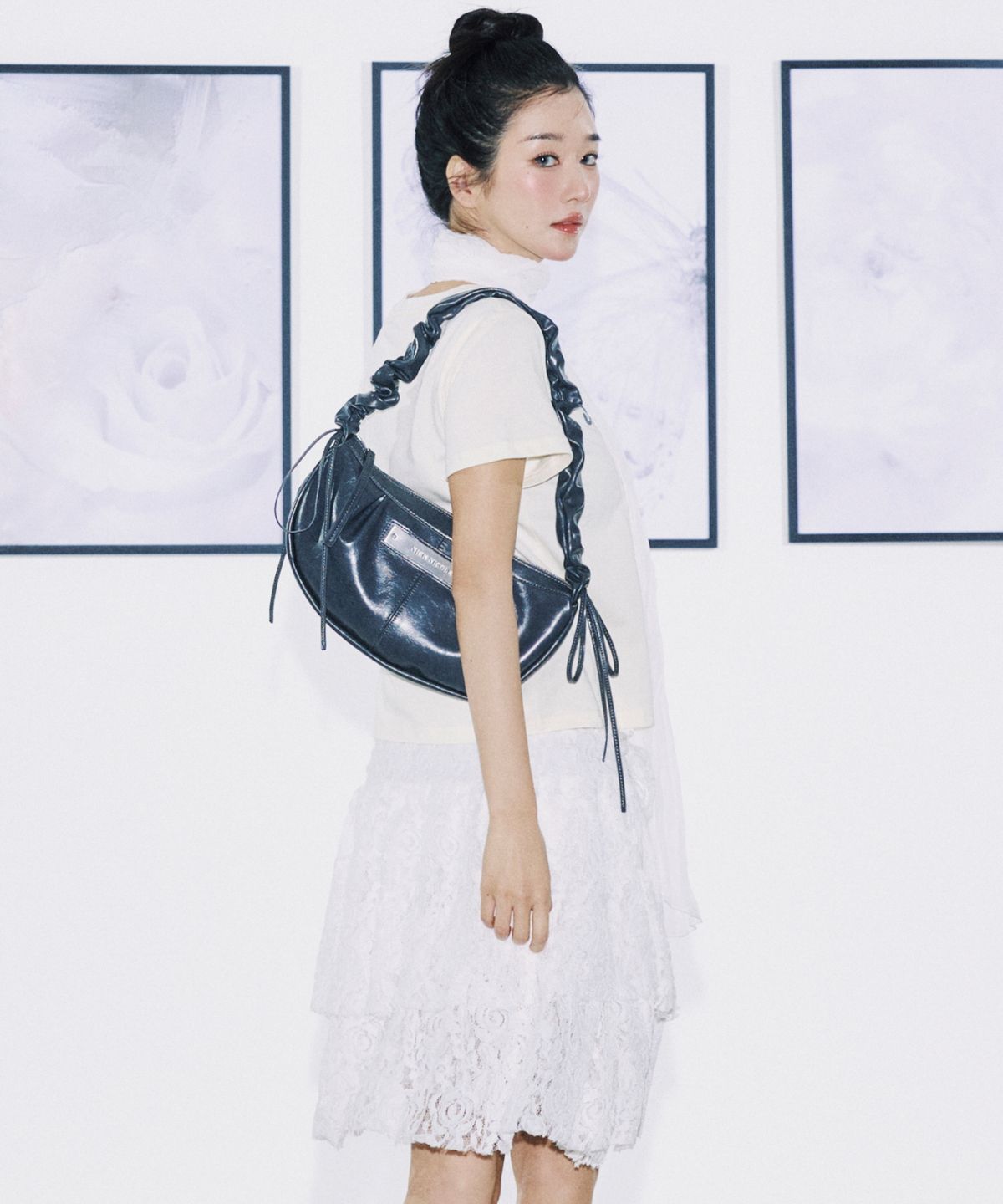 닉앤니콜(NICK&NICOLE) CRYSTAL SHIRRING RIBBON ROUND BAG_CHARCOAL