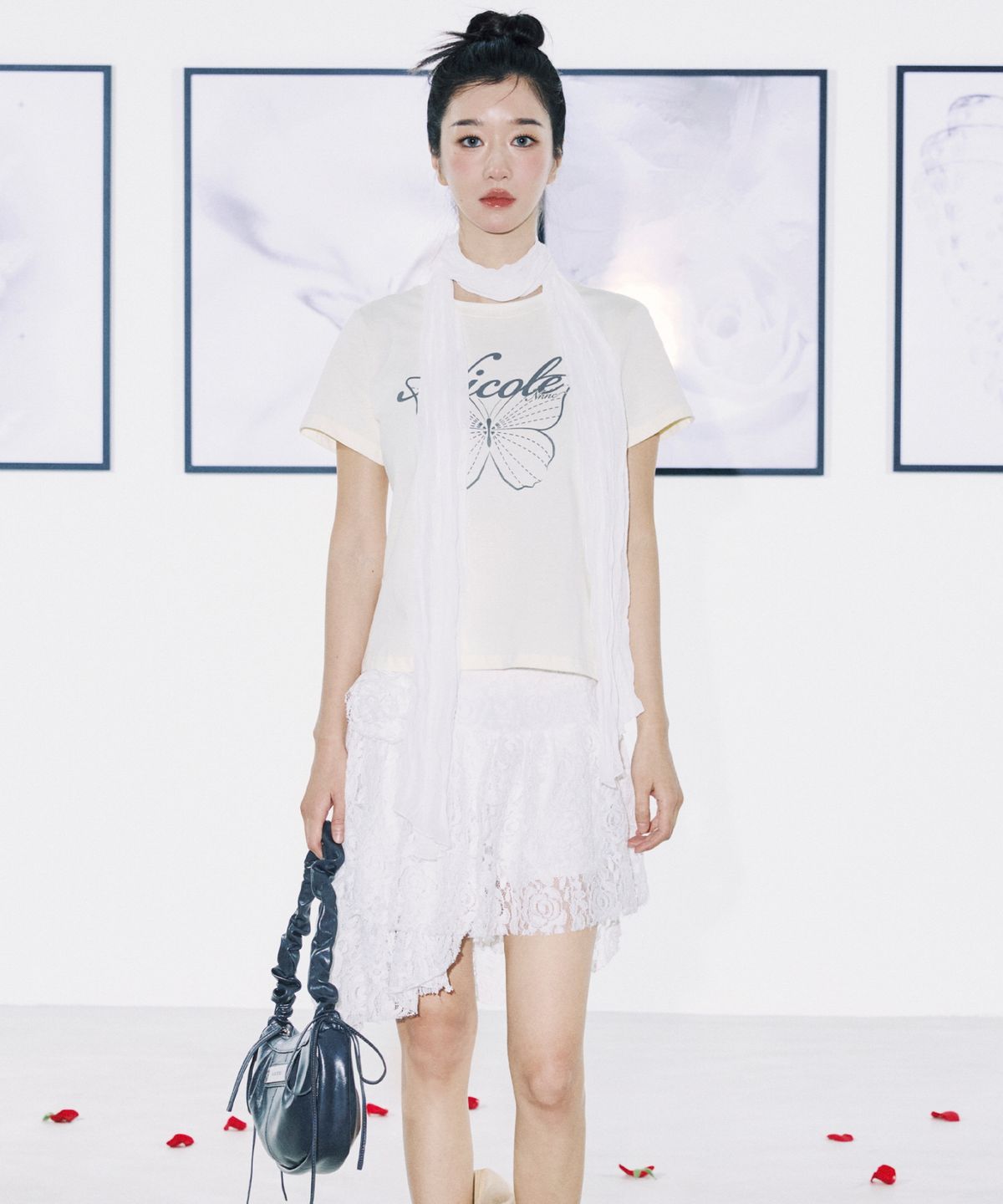 닉앤니콜(NICK&NICOLE) CRYSTAL SHIRRING RIBBON ROUND BAG_CHARCOAL