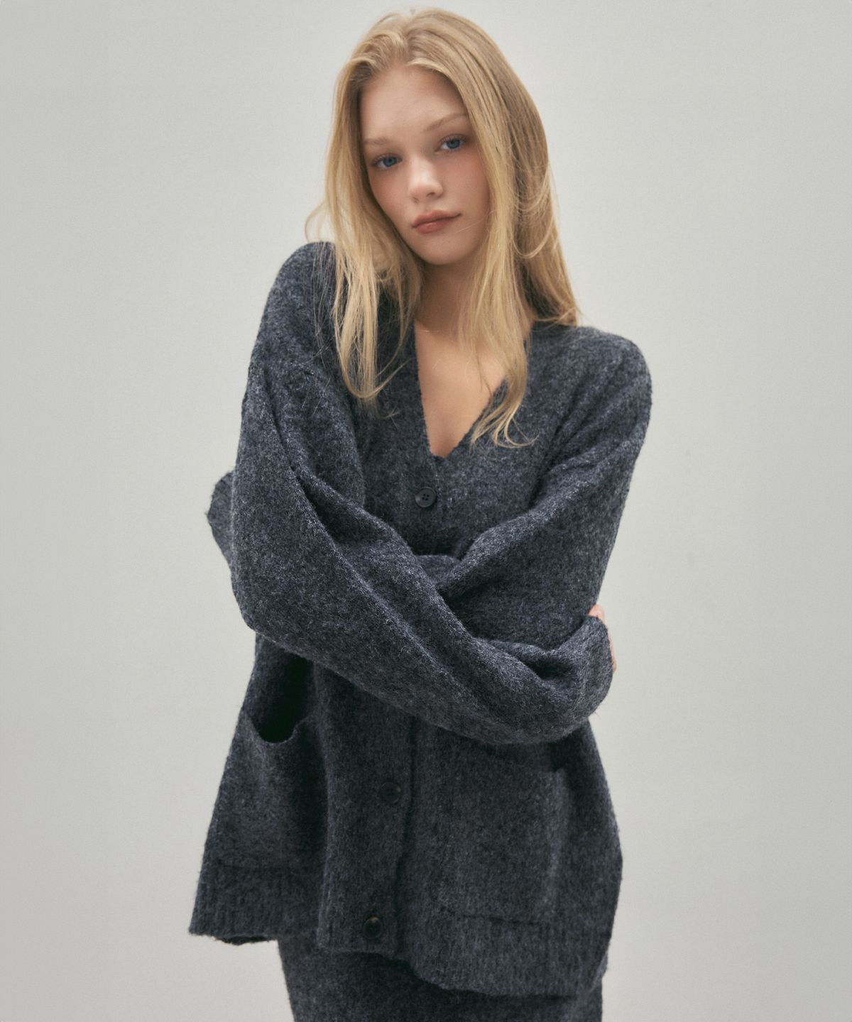 씨타(CITTA) Soft Wool Over Hairy Knit Cardigan_CTK234(Charcoal)