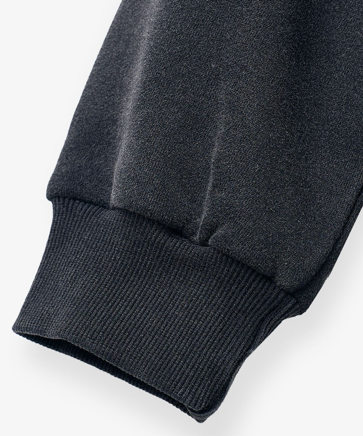 유젠(EUGGEN) 오프숄더 페이드 워싱 맨투맨 티셔츠_피그먼트 차콜
