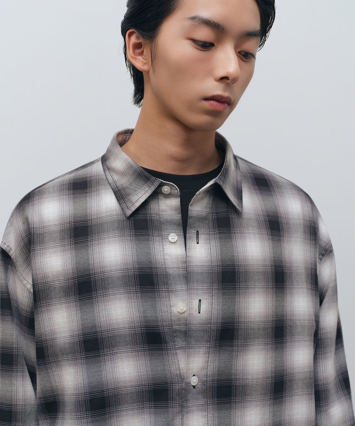 무신사 스탠다드(MUSINSA STANDARD) 릴렉스드 옴브레 체크 셔츠 3 [블랙/아이보리]