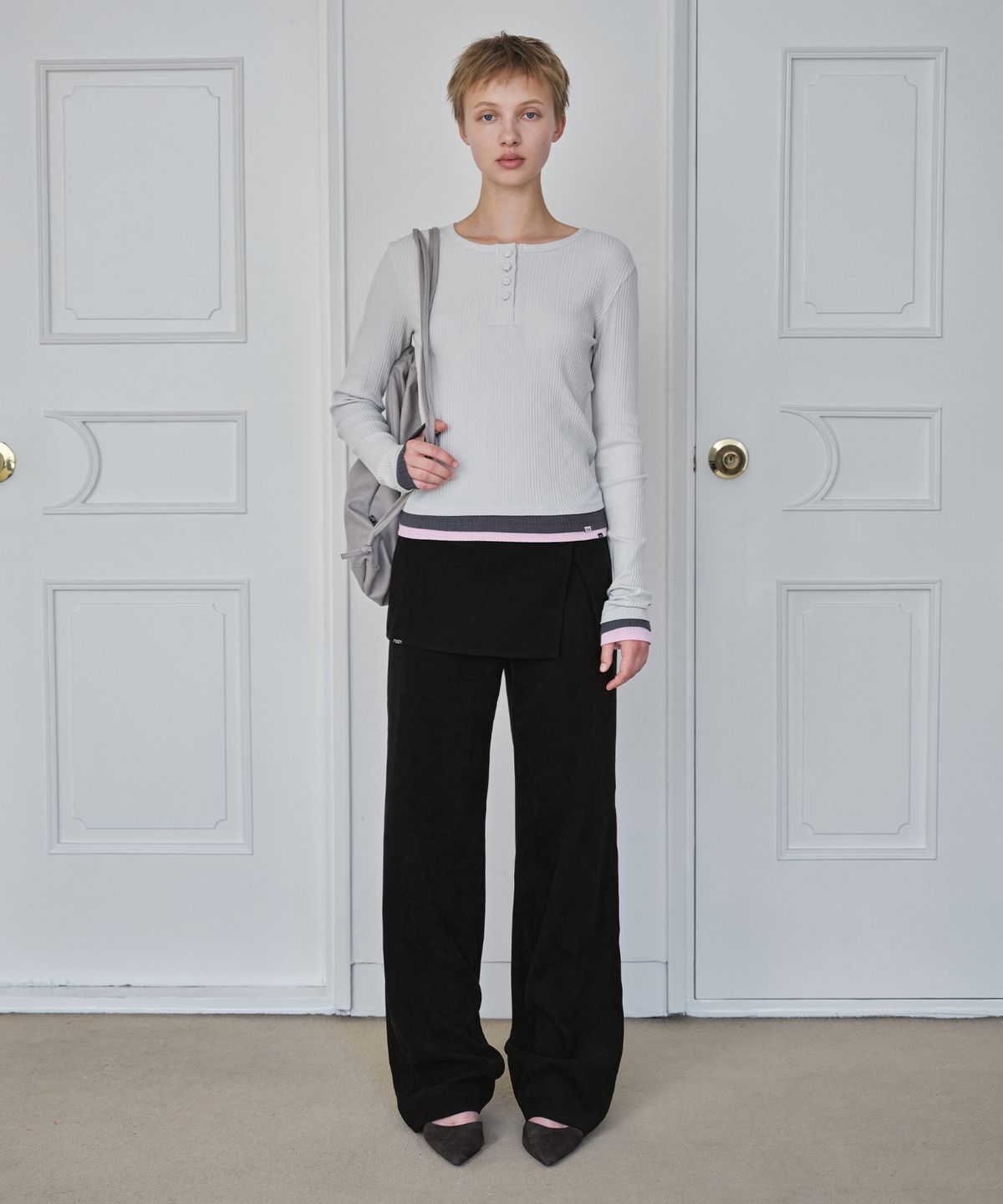 시메트릭 퍼센트(SYMMETRICPERCENT) Layered Henley Neck Top / Light Grey
