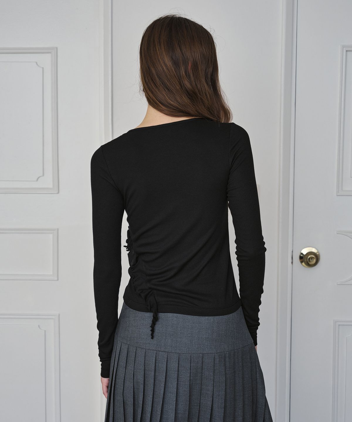 시메트릭 퍼센트(SYMMETRICPERCENT) Asymmetric Ruffled Long Sleeve / Black
