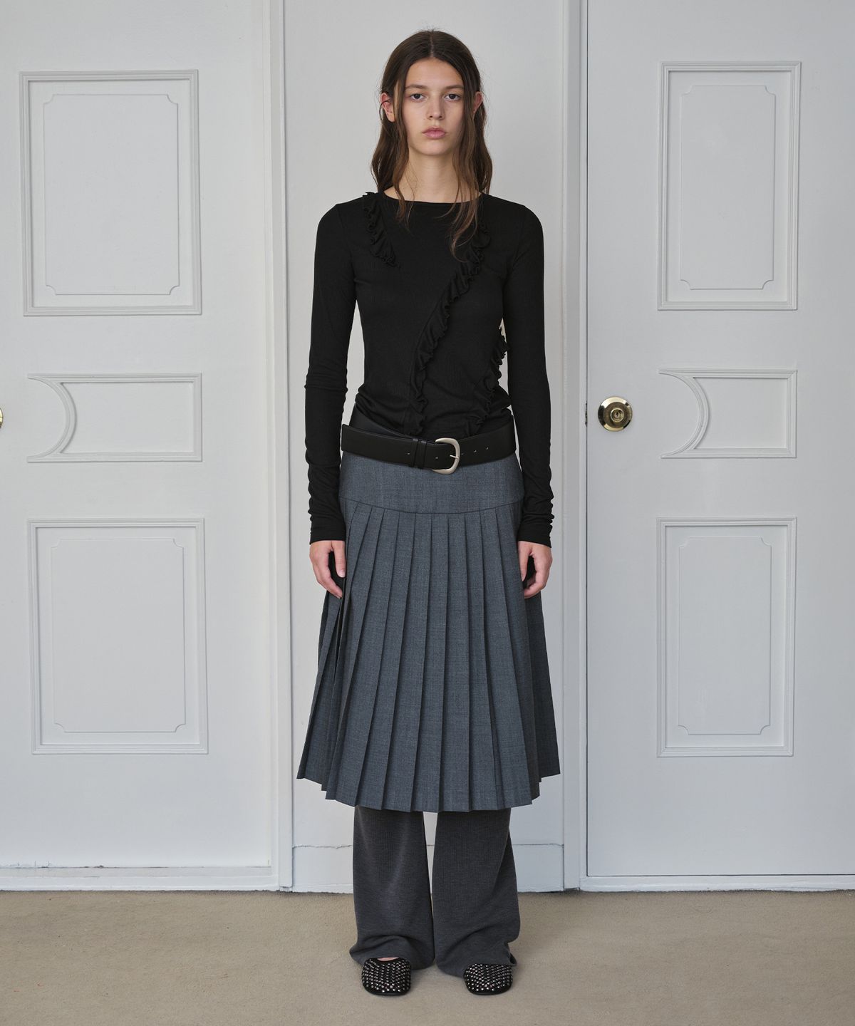 시메트릭 퍼센트(SYMMETRICPERCENT) Asymmetric Ruffled Long Sleeve / Black