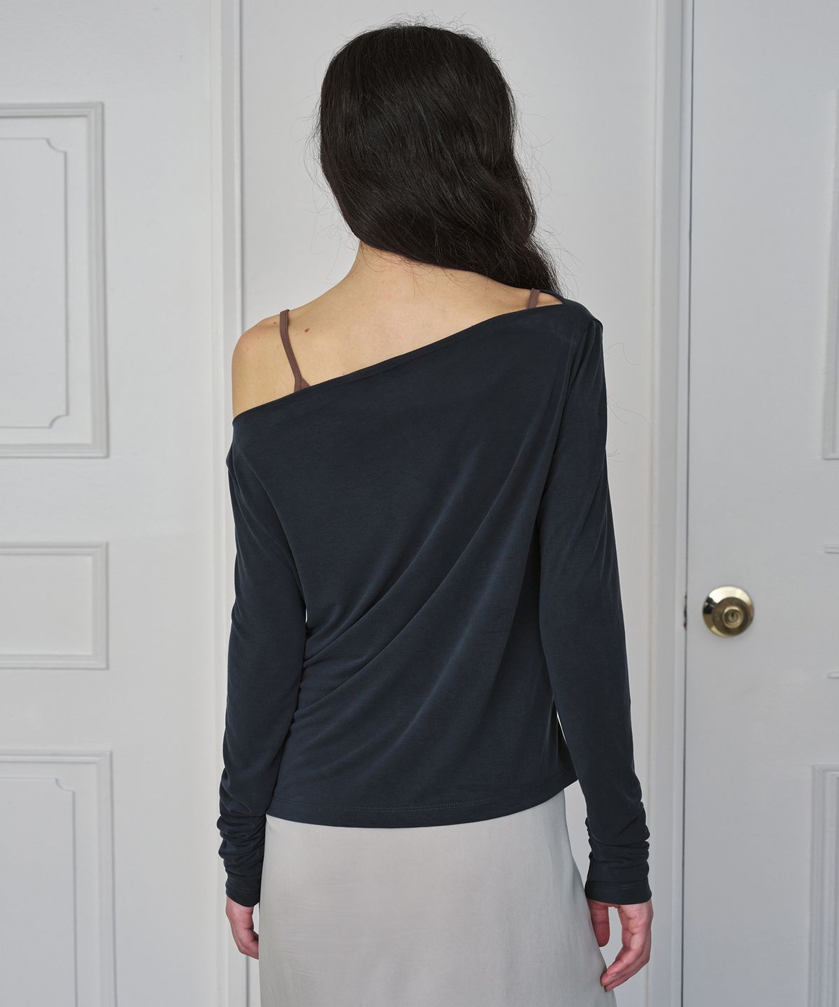 시메트릭 퍼센트(SYMMETRICPERCENT) Drape Cupra Top / Charcoal