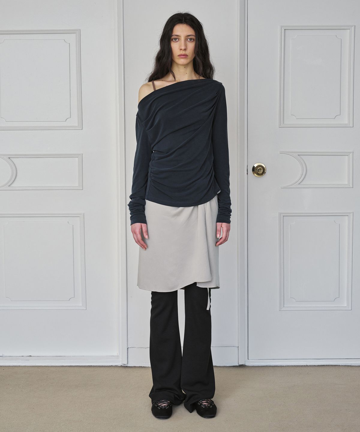 시메트릭 퍼센트(SYMMETRICPERCENT) Drape Cupra Top / Charcoal