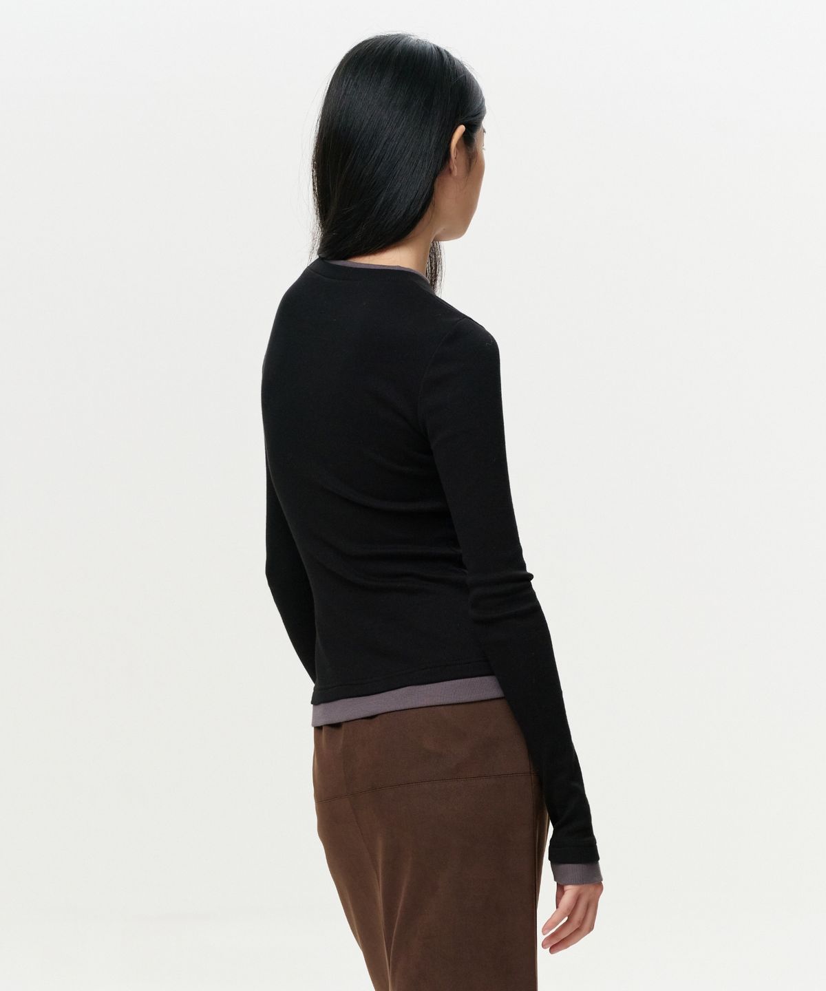 이알에이(ERA) WOMEN COLOR LAYERED SLIM RIB T - SMOKY BLACK