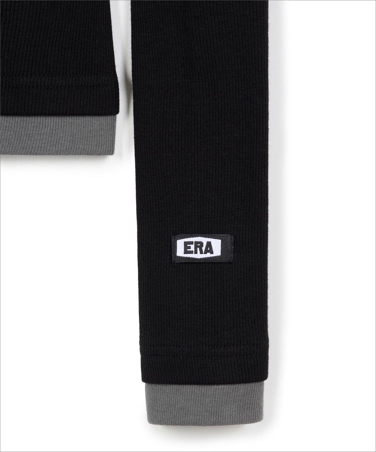 이알에이(ERA) WOMEN COLOR LAYERED SLIM RIB T - SMOKY BLACK