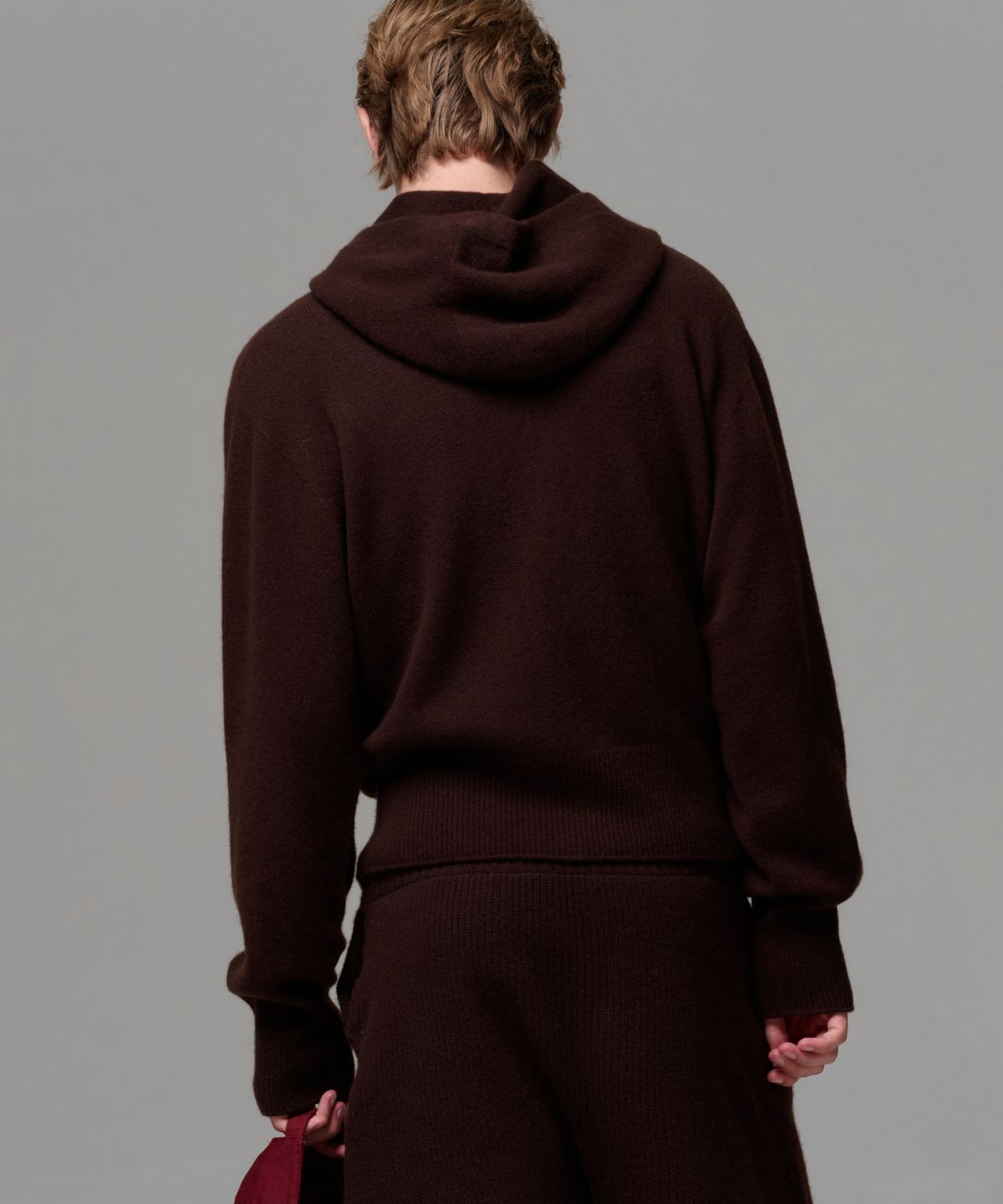 이알에이(ERA) MEN CASHMERE BLEND ZIP KNIT HOODIE - DARK BROWN