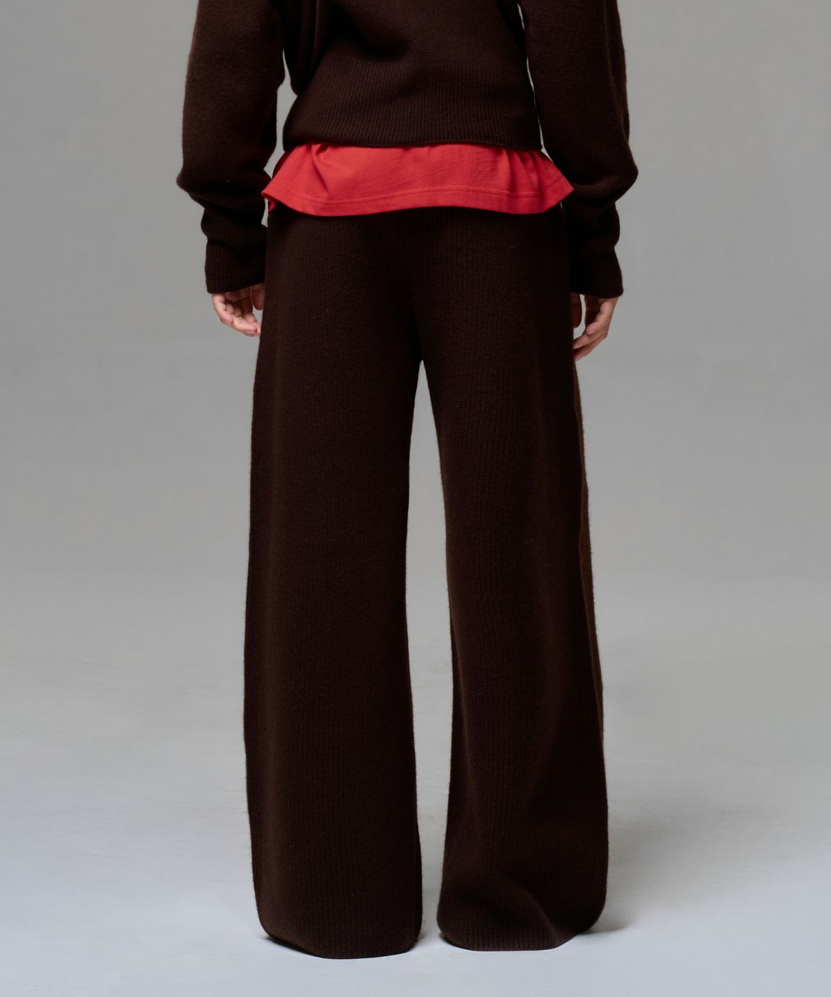 이알에이(ERA) WOMEN CASHMERE BLEND RELAXED KNIT SWEATPANTS - DARK BROWN