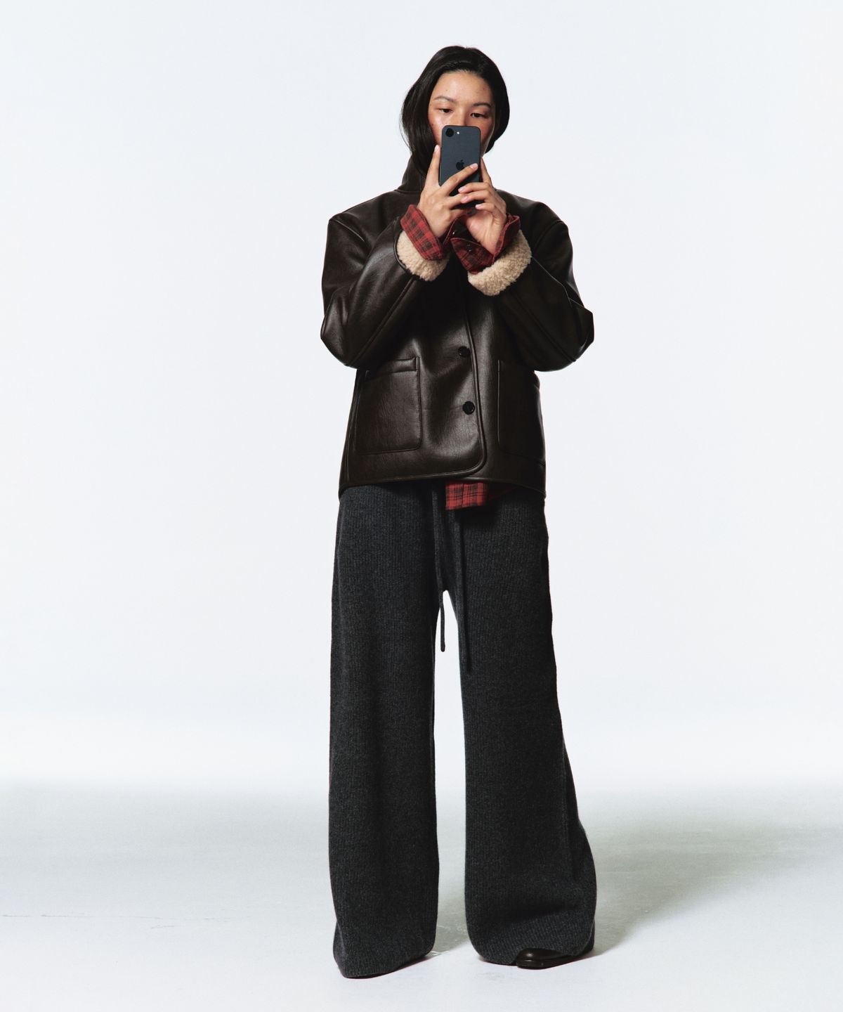 이알에이(ERA) WOMEN CASHMERE BLEND RELAXED KNIT SWEATPANTS - CHARCOAL GRAY