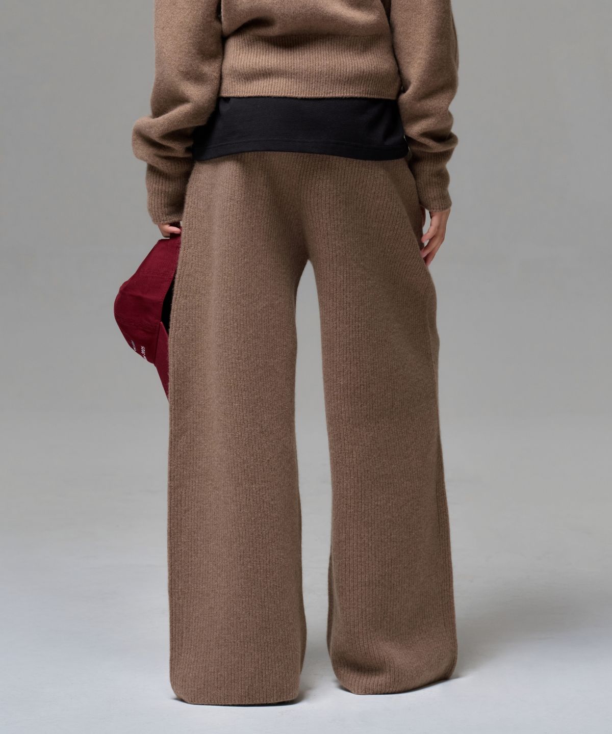 이알에이(ERA) WOMEN CASHMERE BLEND RELAXED KNIT SWEATPANTS - NEUTRAL BROWN