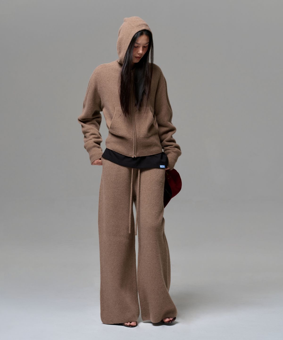 이알에이(ERA) WOMEN CASHMERE BLEND RELAXED KNIT SWEATPANTS - NEUTRAL BROWN