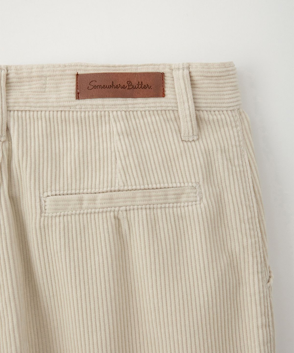 썸웨어버터(SOMEWHEREBUTTER) Sander Corduroy Pants - Cream