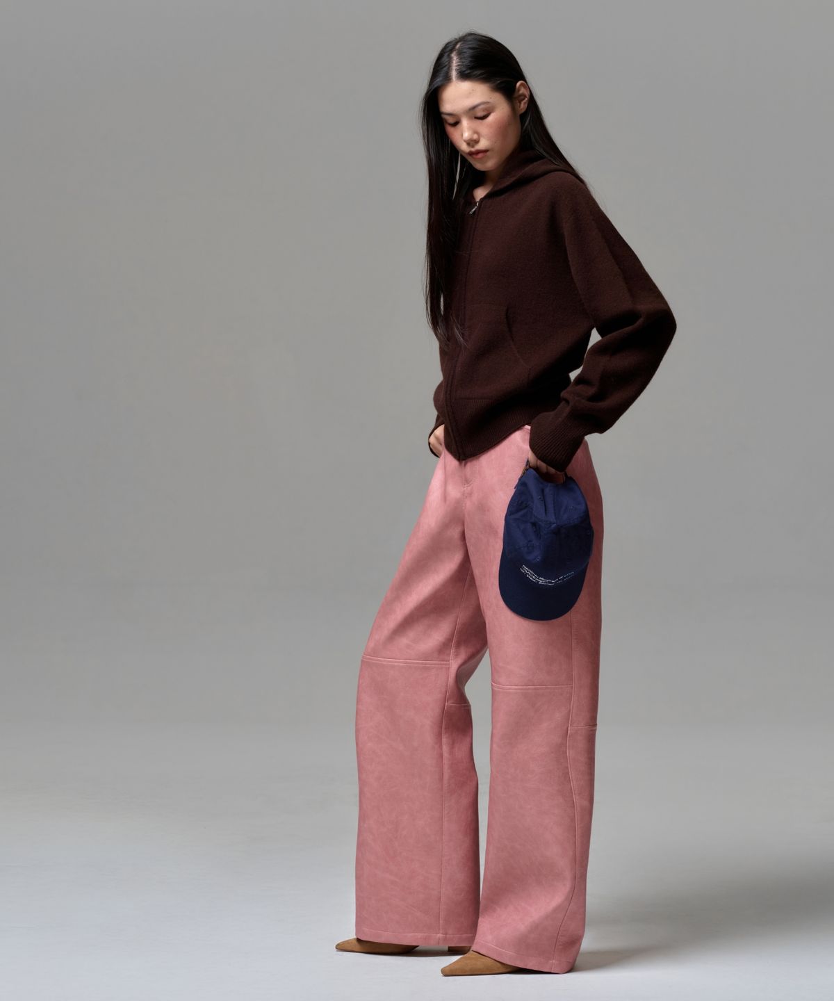 이알에이(ERA) WOMEN FAUX LEATHER TWO-TONE PANEL PANTS - ROSEWOOD