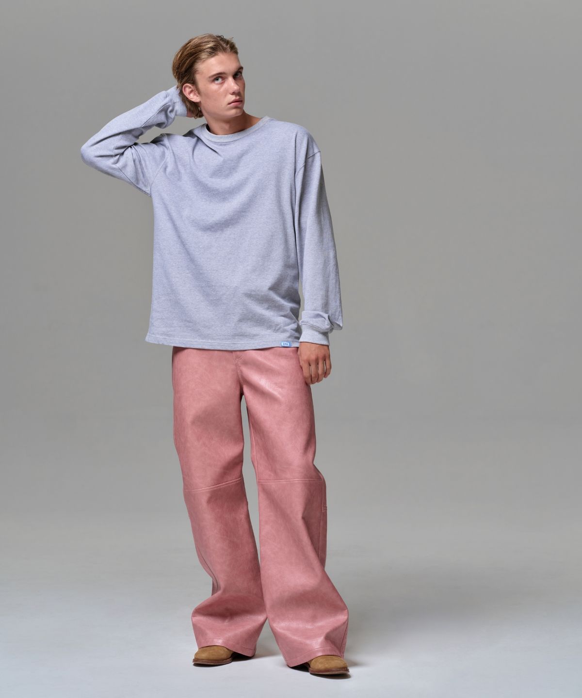 이알에이(ERA) MEN FAUX LEATHER TWO-TONE PANEL PANTS - ROSEWOOD