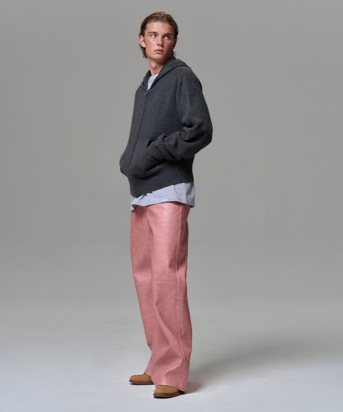 이알에이(ERA) MEN FAUX LEATHER TWO-TONE PANEL PANTS - ROSEWOOD