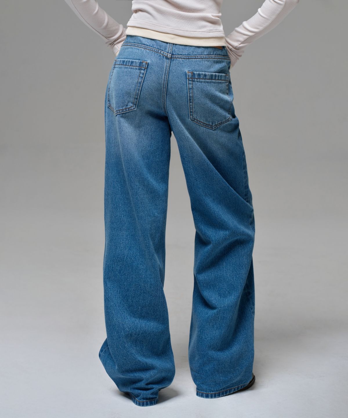 이알에이(ERA) WOMEN ERA STRAIGHT FIT DENIM PANTS - VINTAGE MID BLUE