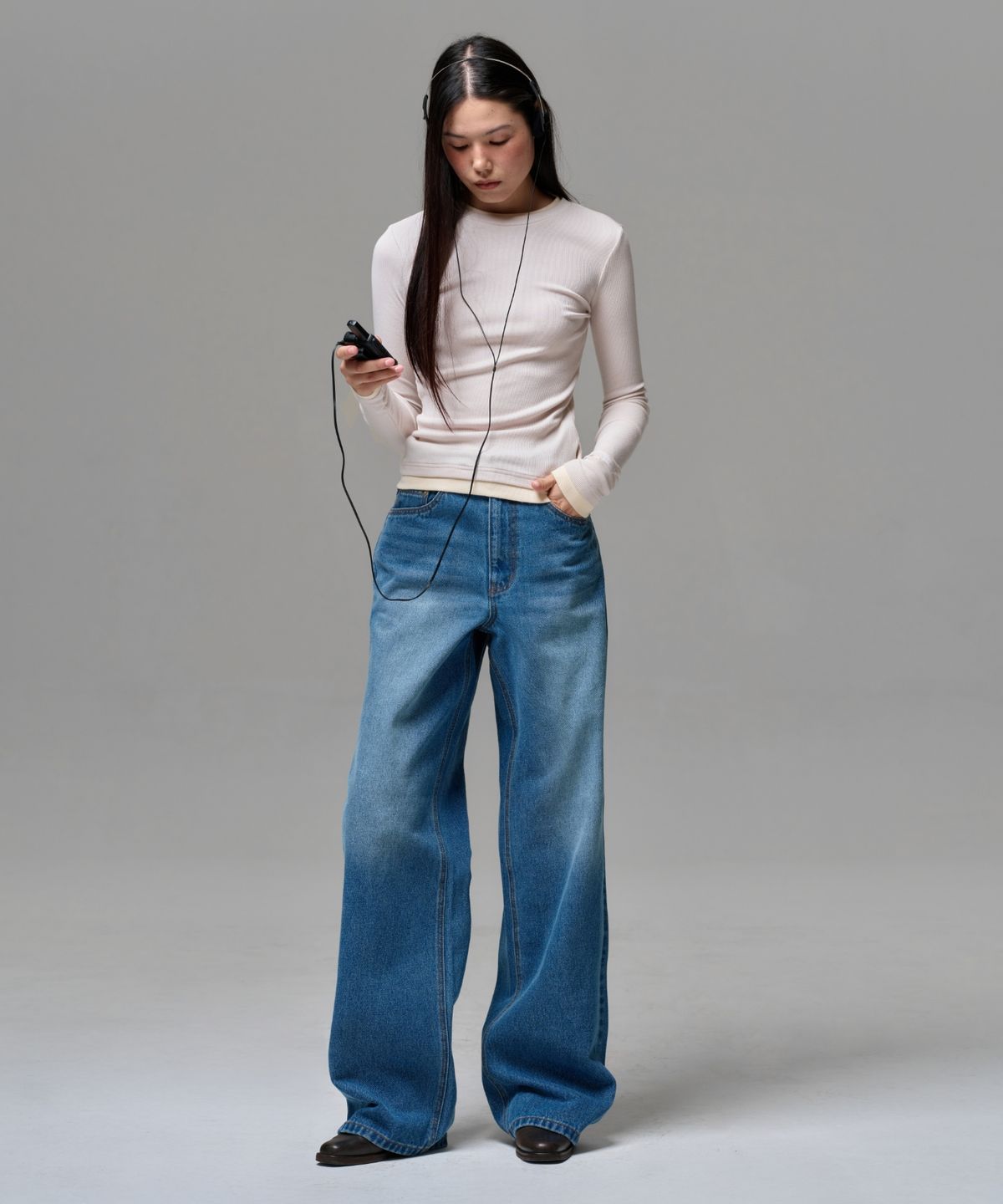 이알에이(ERA) WOMEN ERA STRAIGHT FIT DENIM PANTS - VINTAGE MID BLUE
