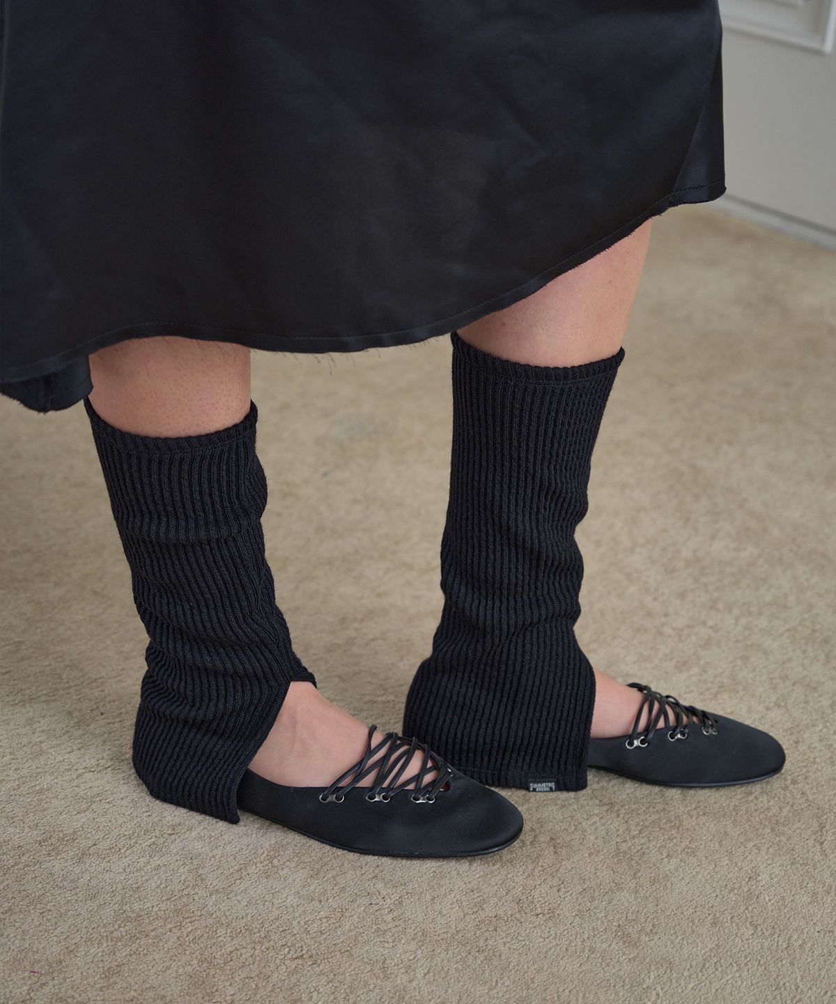 시메트릭 퍼센트(SYMMETRICPERCENT) Ribbed Leg Warmer / Black