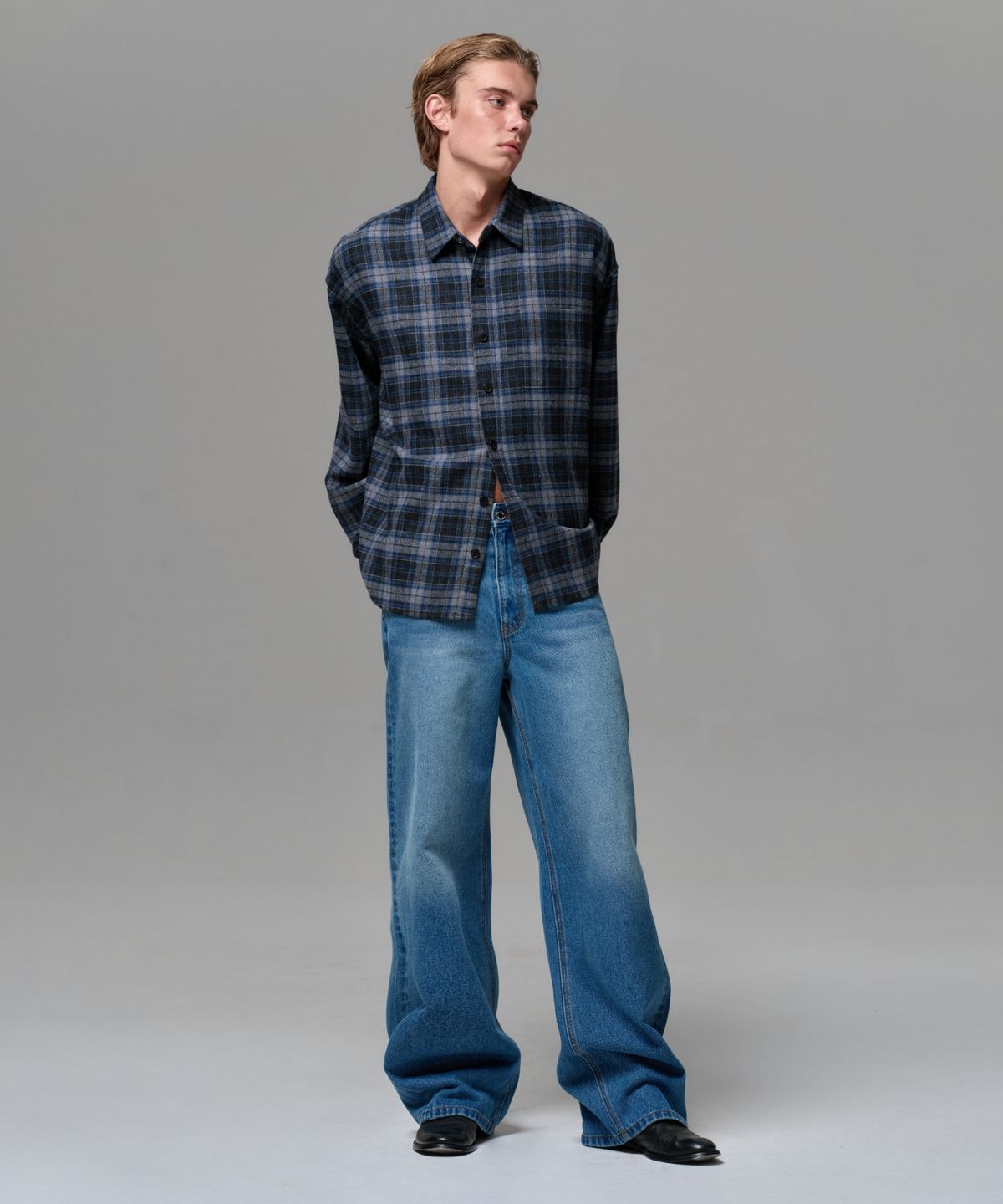 이알에이(ERA) MEN ERA STRAIGHT FIT DENIM PANTS - VINTAGE MID BLUE