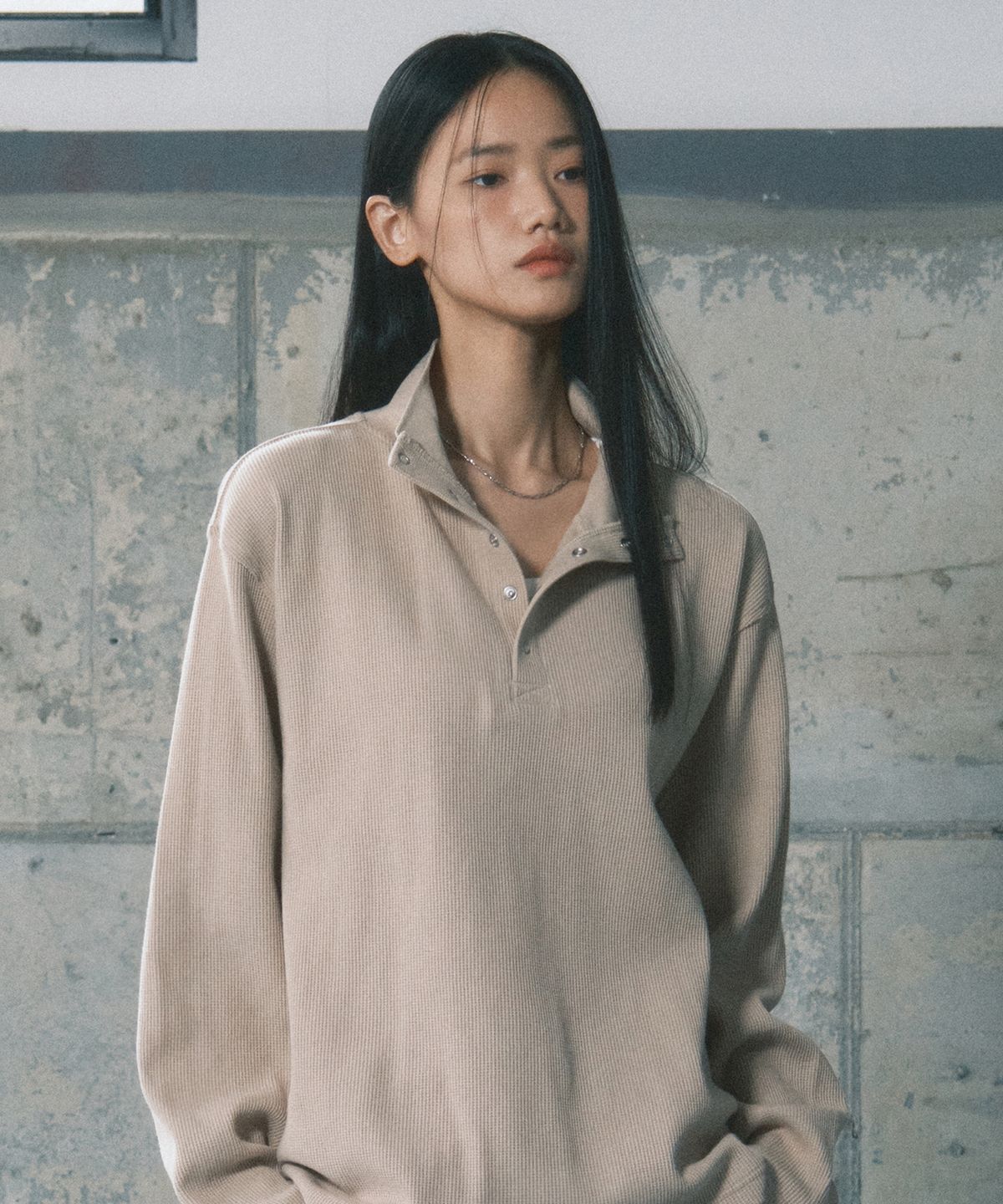 세컨모놀로그(SECONDMONO) 컷오프 와플 하이넥 롱슬리브 [BEIGE]_SETS052BEIGE