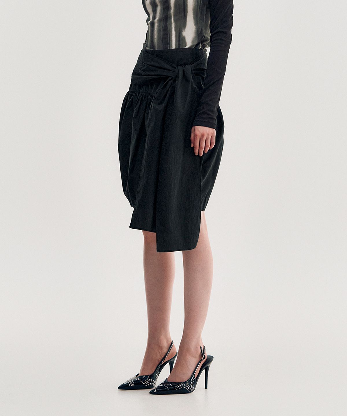 킴지수(KIMZISU) Pleated Tie Volume Skirt _ BLACK