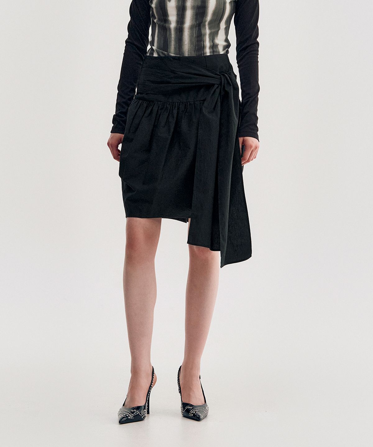 킴지수(KIMZISU) Pleated Tie Volume Skirt _ BLACK