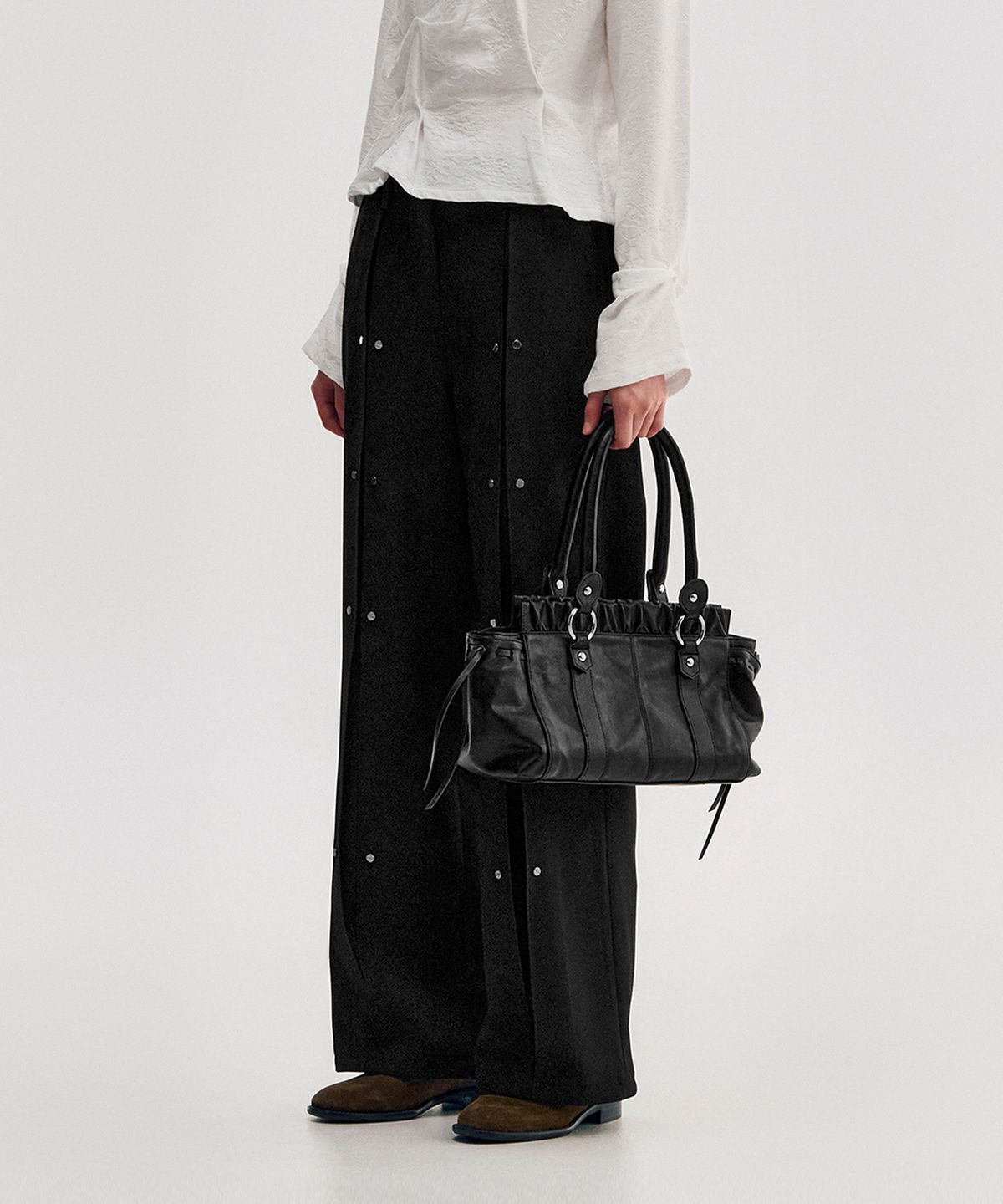 킴지수(KIMZISU) Pleated Snap Pants _ BLACK