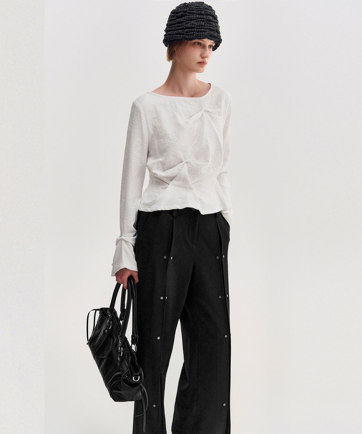 킴지수(KIMZISU) Pleated Snap Pants _ BLACK