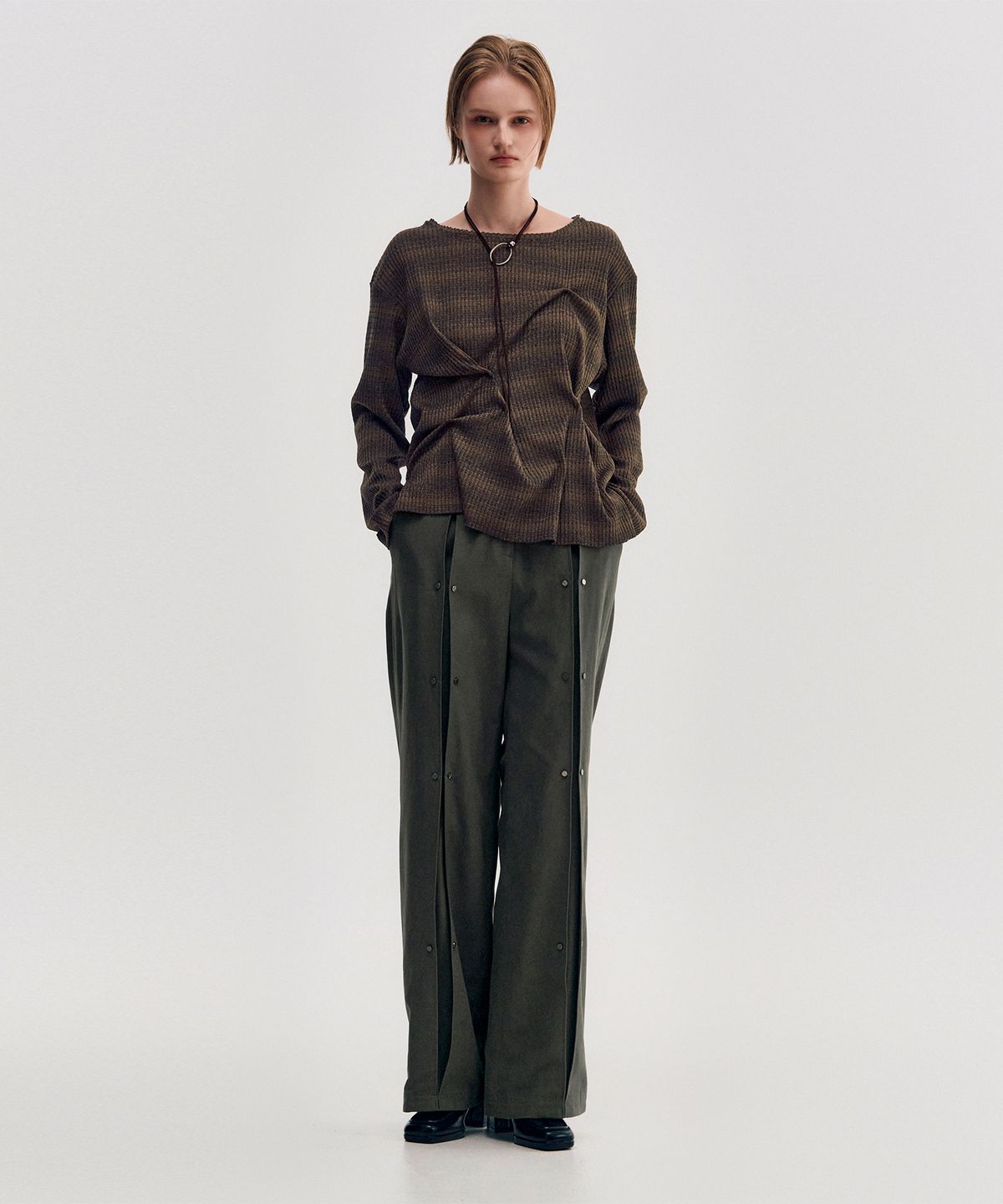 킴지수(KIMZISU) Pleated Snap Pants _ KHAKI