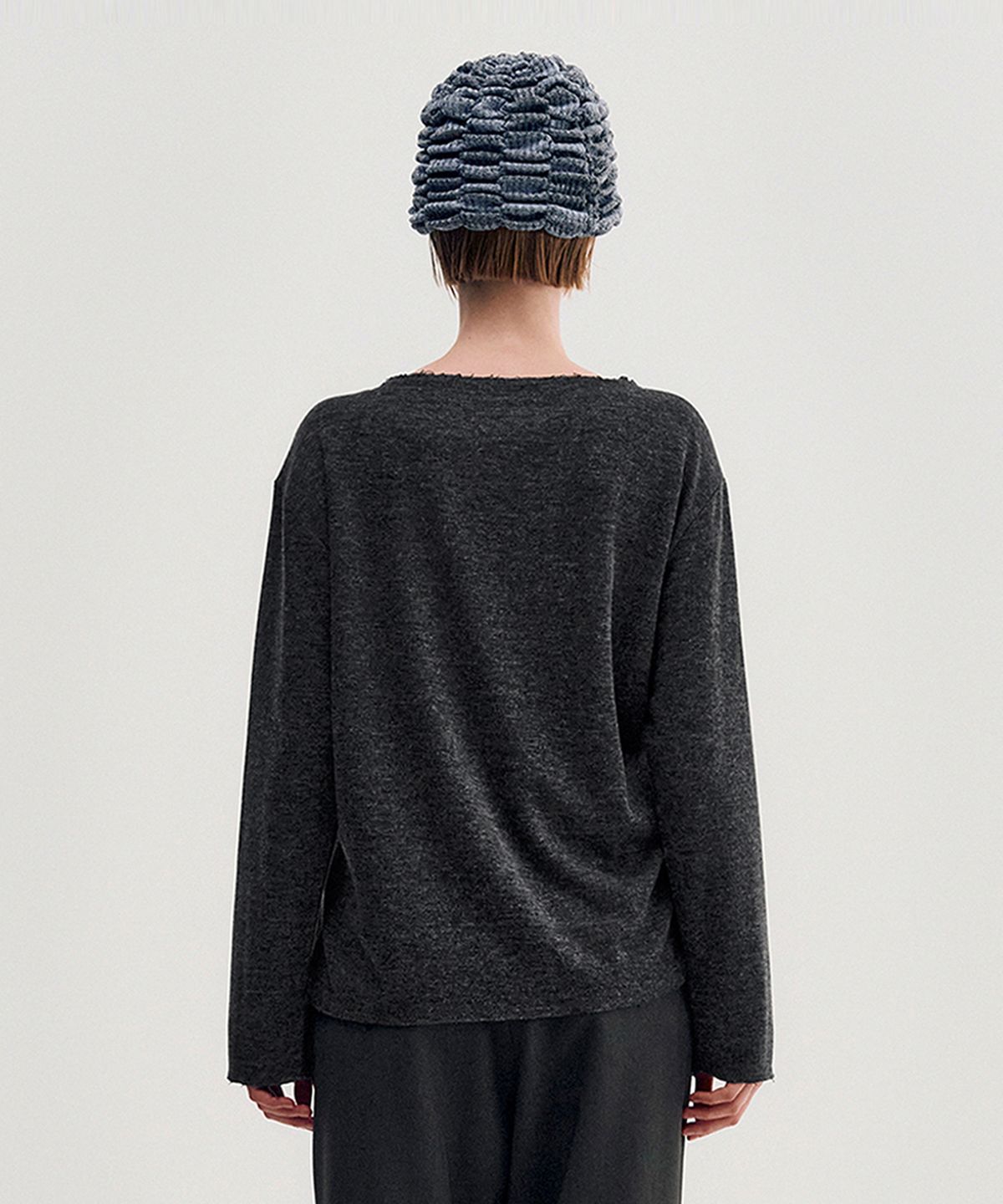 킴지수(KIMZISU) DOZI - Raw Edge Pinched Pullover _ CHARCOAL