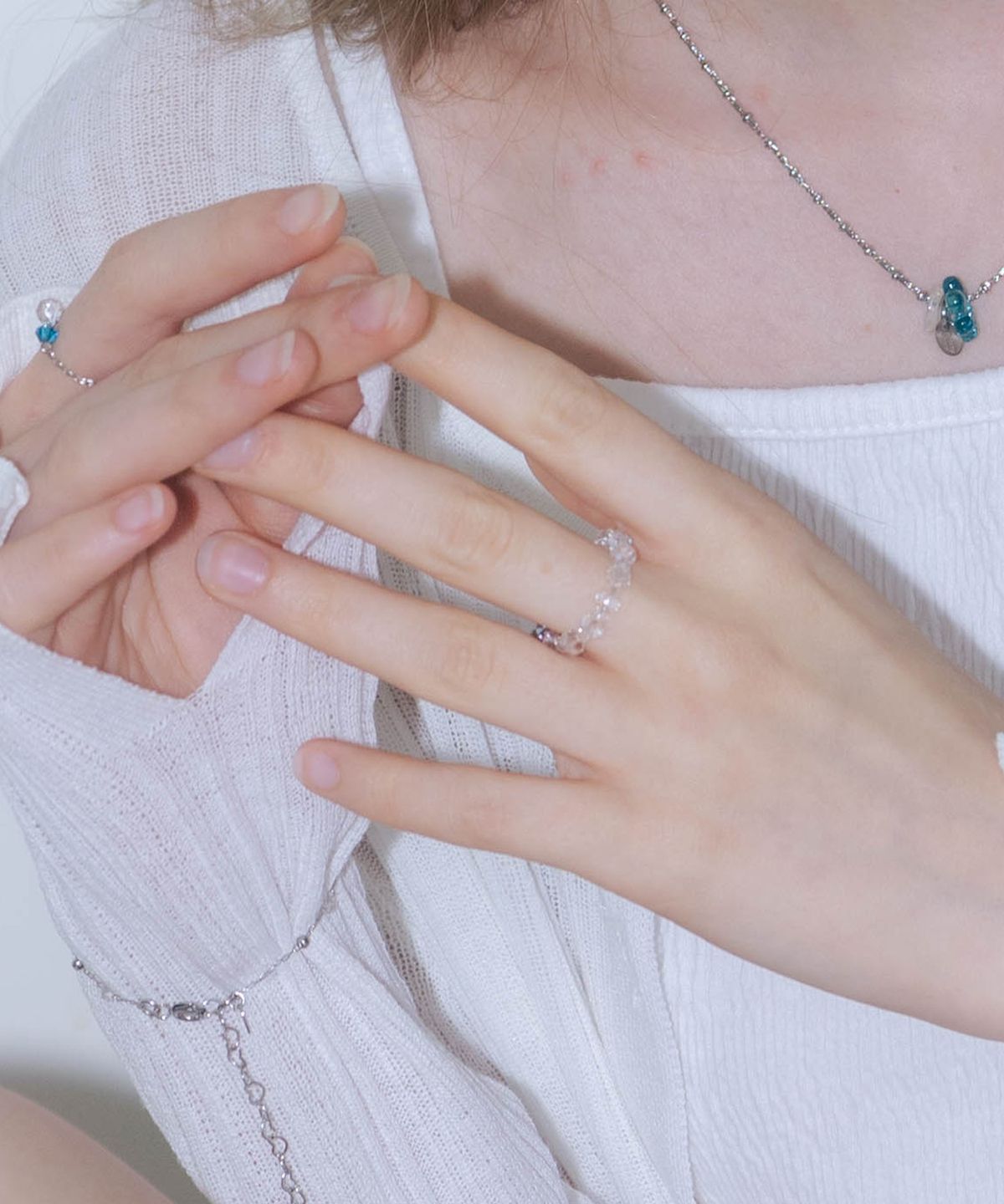 펄리모어(PEARLY MORE) 아이스 클리어 비즈 체인 반지_PM25R004HS