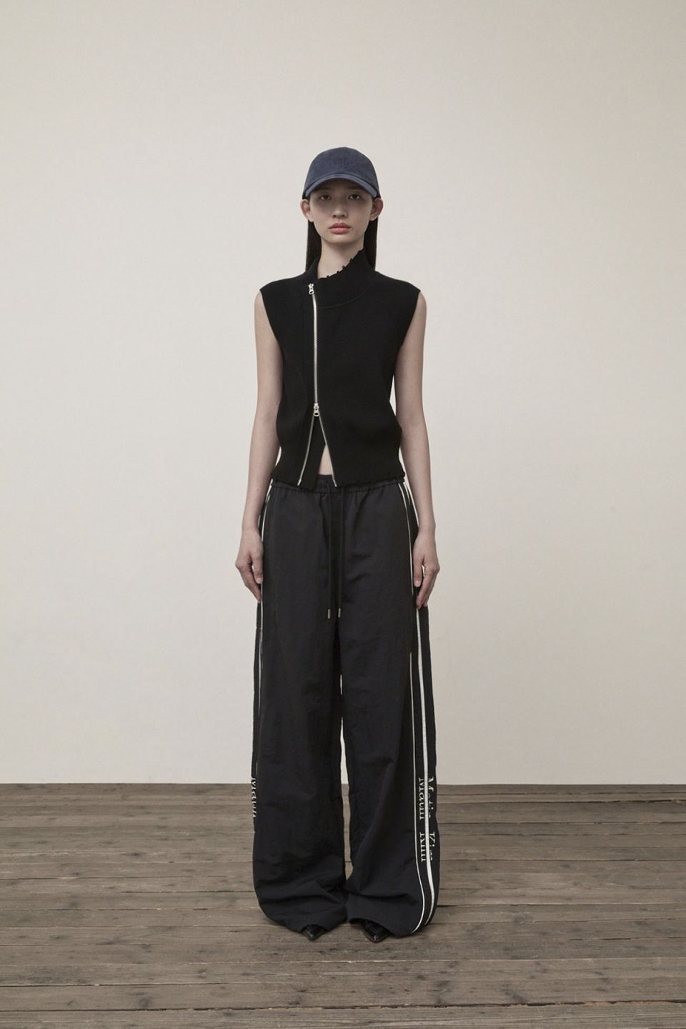 マーティンキム HIGH NECK LOGO KNIT ZIP UP VEST MUSINSA | MATIN KIM HIGH NECK LOGO KNIT ZIP UP VEST IN BLACK