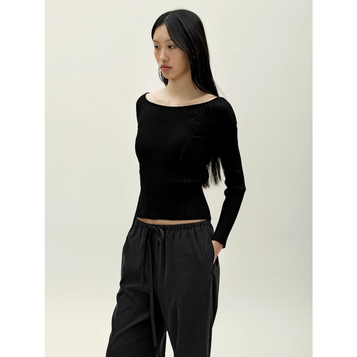 앙개(ANGGAE) Ribbed Scoop Neck Pullover  Black