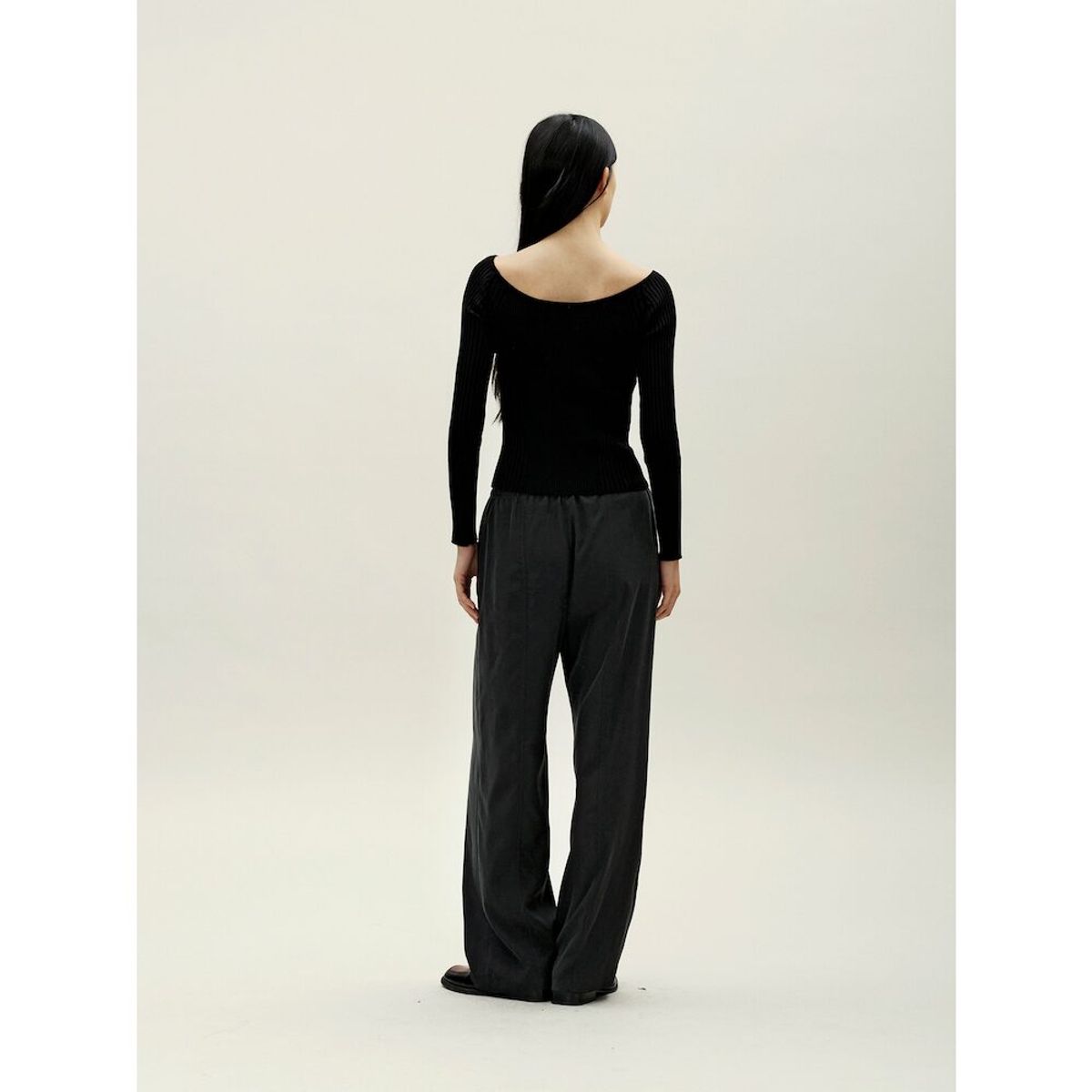 앙개(ANGGAE) Ribbed Scoop Neck Pullover  Black
