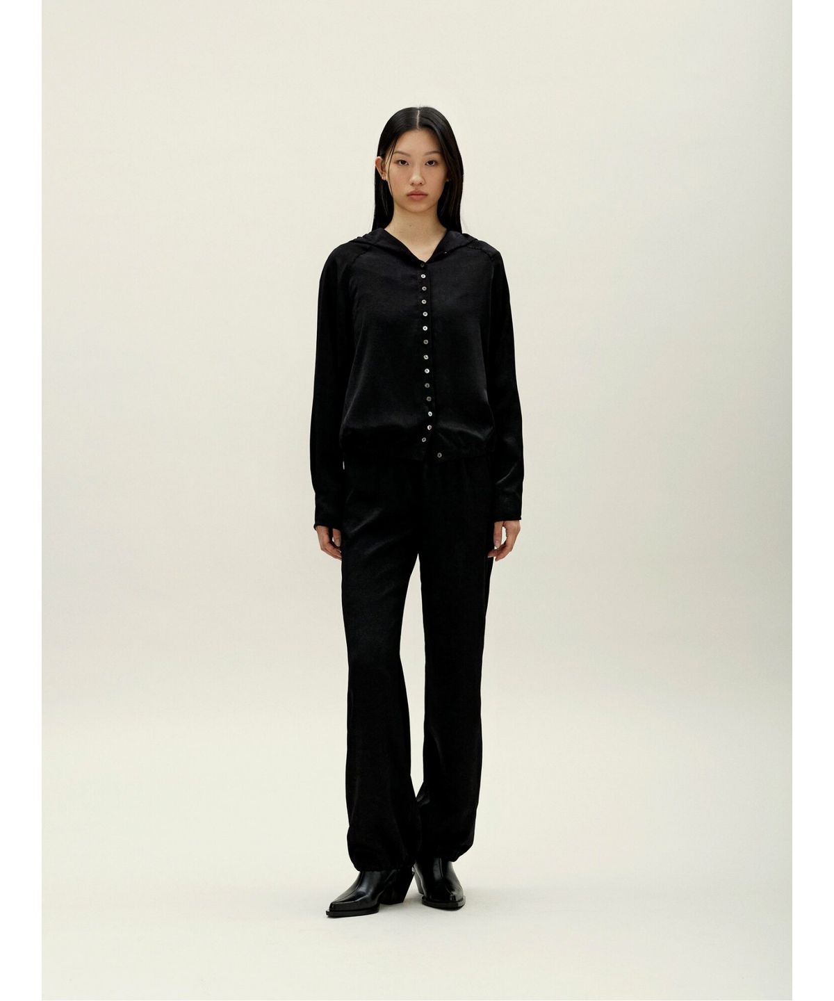 앙개(ANGGAE) Velvet Satin ButtonUp Shirt  Black