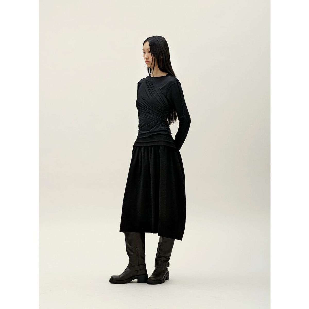 앙개(ANGGAE) Tucked Waist ALine Skirt  Black