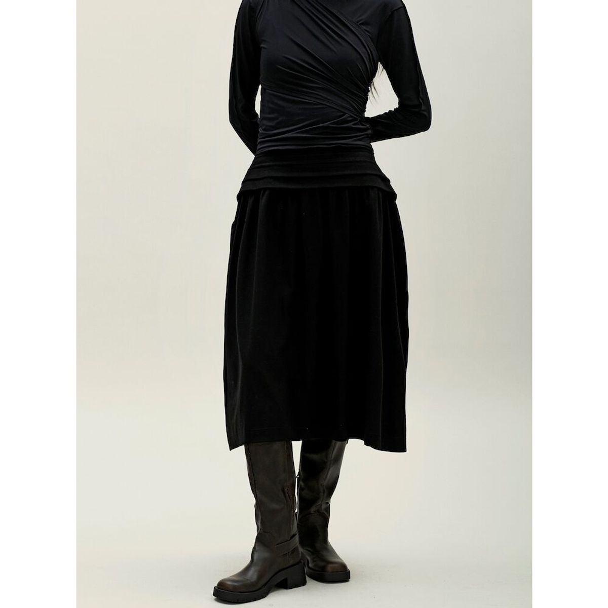 앙개(ANGGAE) Tucked Waist ALine Skirt  Black