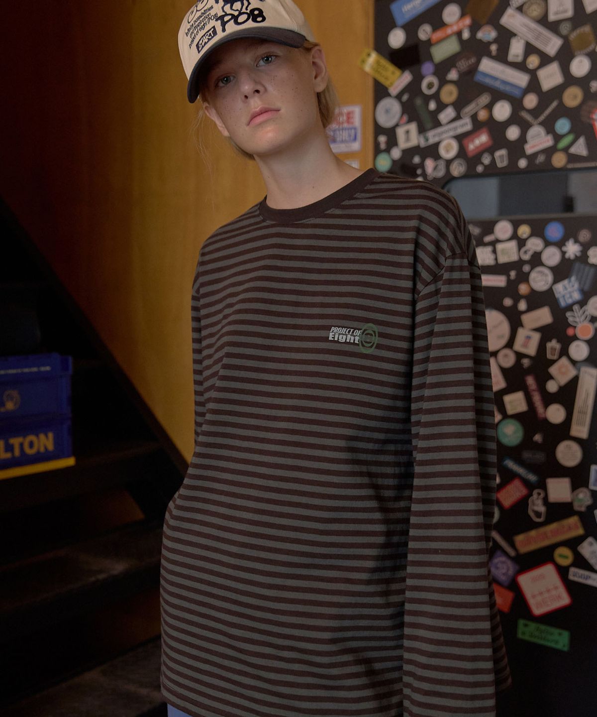 피오팔(PO8) 8SYMBOL STRIPE LONG SLEEVE TEE - BROWN