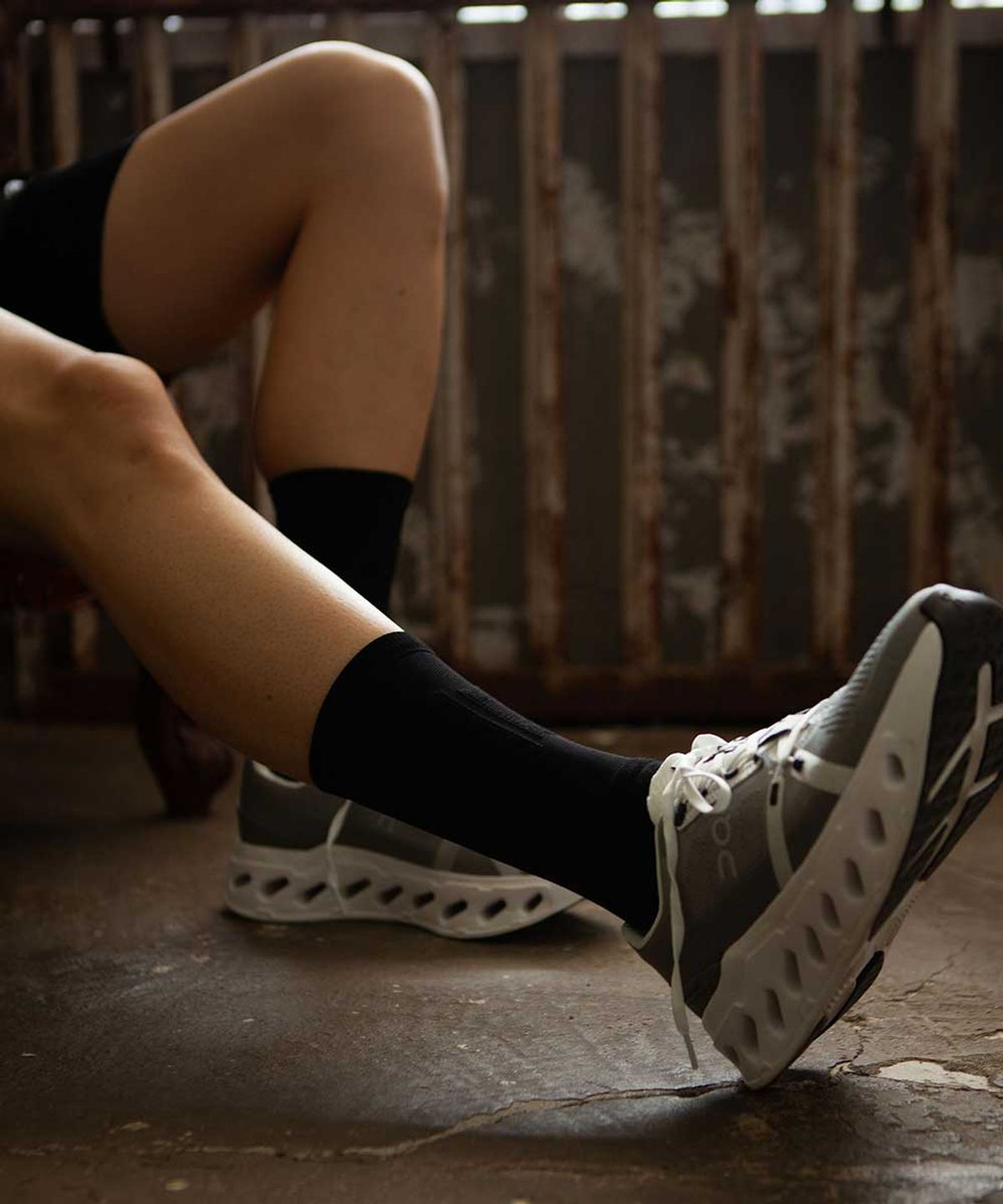 보타(VOTTA) V-RUNNING SOCKS-Jet Black / Eiffel Tower