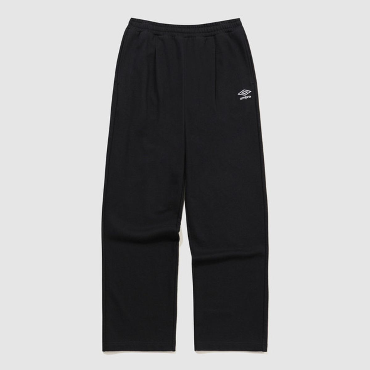 엄브로(UMBRO) 에센셜 와이드 스트레이트 팬츠 블랙(UQ323CFP95)