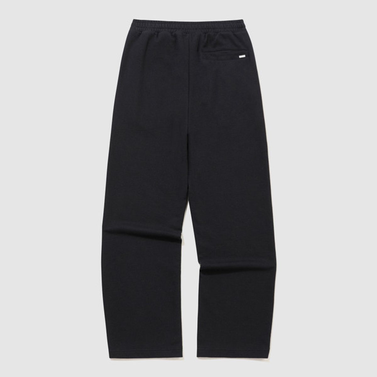 엄브로(UMBRO) 에센셜 루즈 스트레이트 팬츠 블랙(UQ323CFP94)