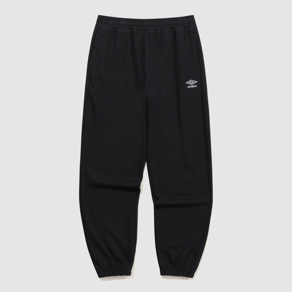 엄브로(UMBRO) 에센셜 루즈 조거 팬츠 블랙(UQ323CFP93)