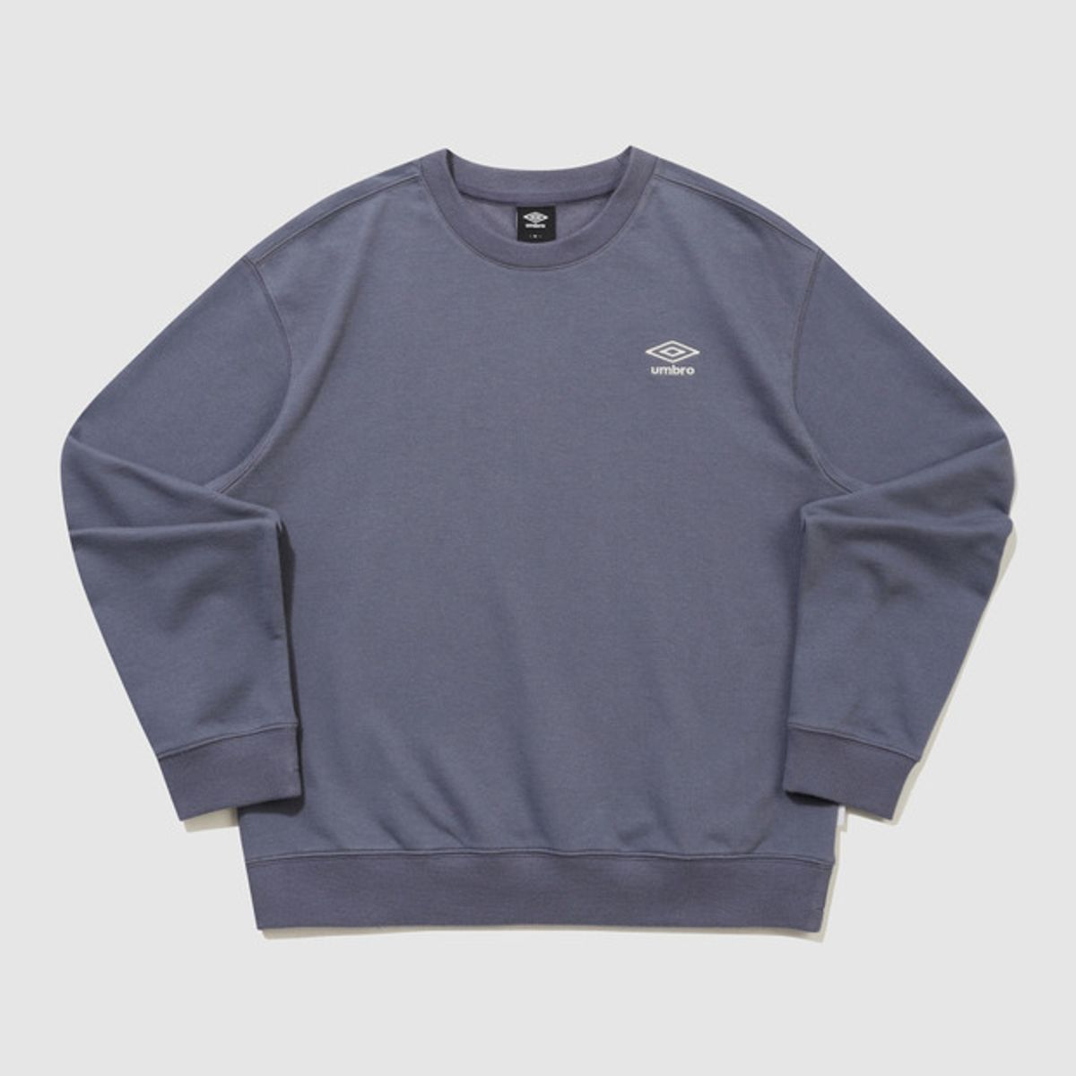 엄브로(UMBRO) 에센셜 스몰로고 맨투맨 블루(UQ323CFS93)