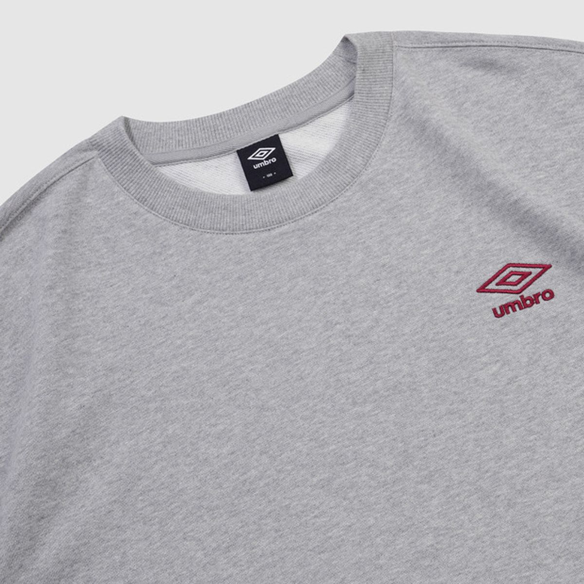 엄브로(UMBRO) 에센셜 스몰로고 맨투맨 그레이(UQ323CFS93)